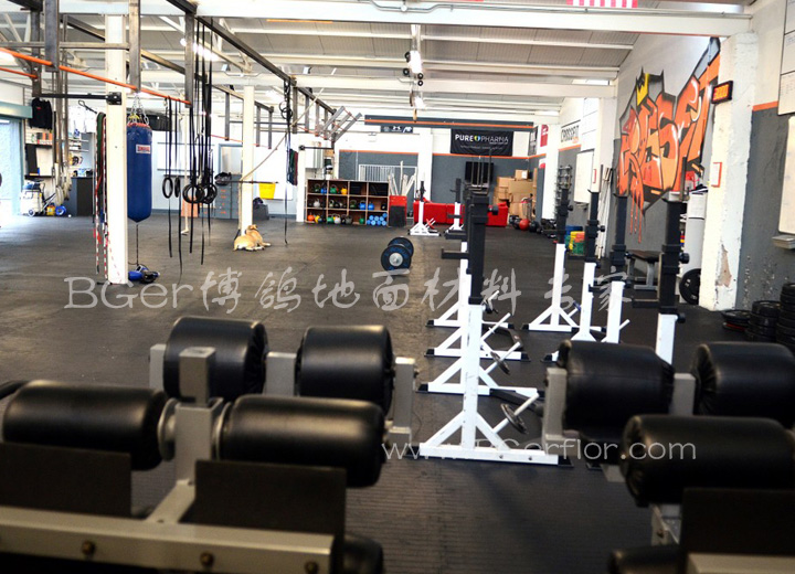 健身運(yùn)動力量區(qū)域地板鋪裝
