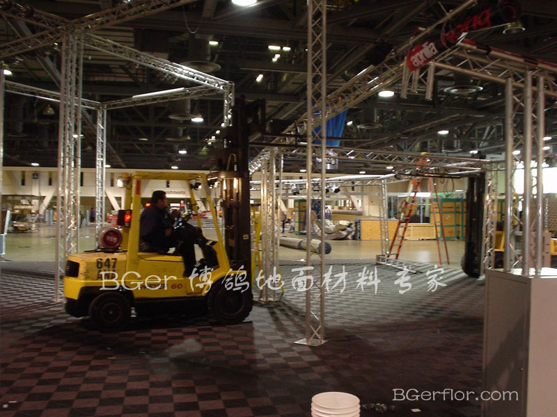 工業(yè)車間耐壓地板 防滑 防塵 防起灰 走叉車 耐磨承重地板 地墊鋪設(shè)地面材料