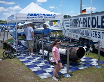 室外商業活動展場地地臺，可快速鋪裝在草坪地展覽地墊